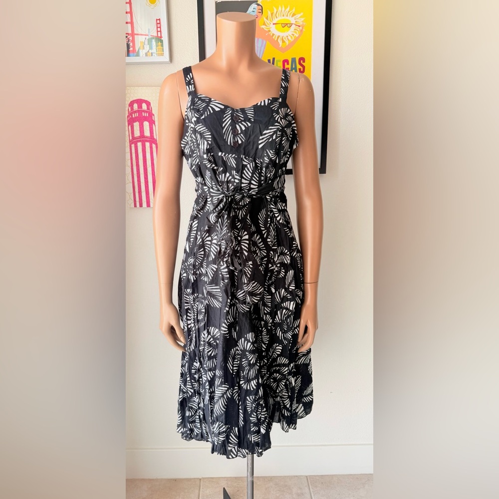 NWT Vasna Elegant Black and White Leaf Print Maxi Dress